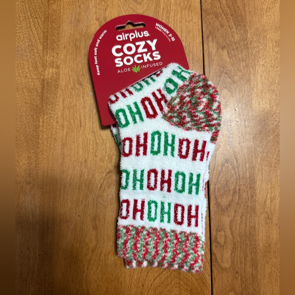 NWT! Aloe Infused Cozy Christmas Socks